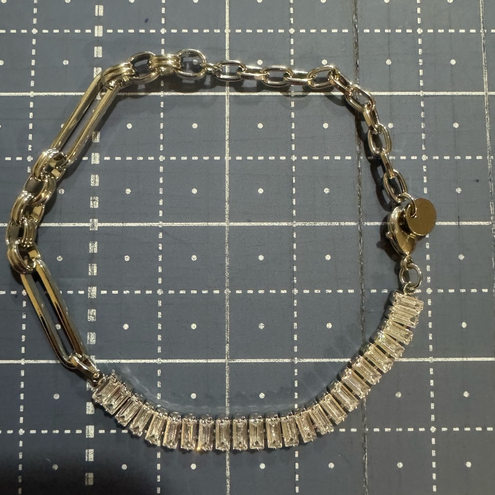 Treasure Jewels silver w/crystals and paper clip style bracelet! 8 1/2”. NWOT!